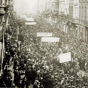 Manifestatie voor het Algemeen stemrecht, 28 mei 1899, in de Vlaanderenstraat, Gent (ter hoogte van het "Rond Punt")